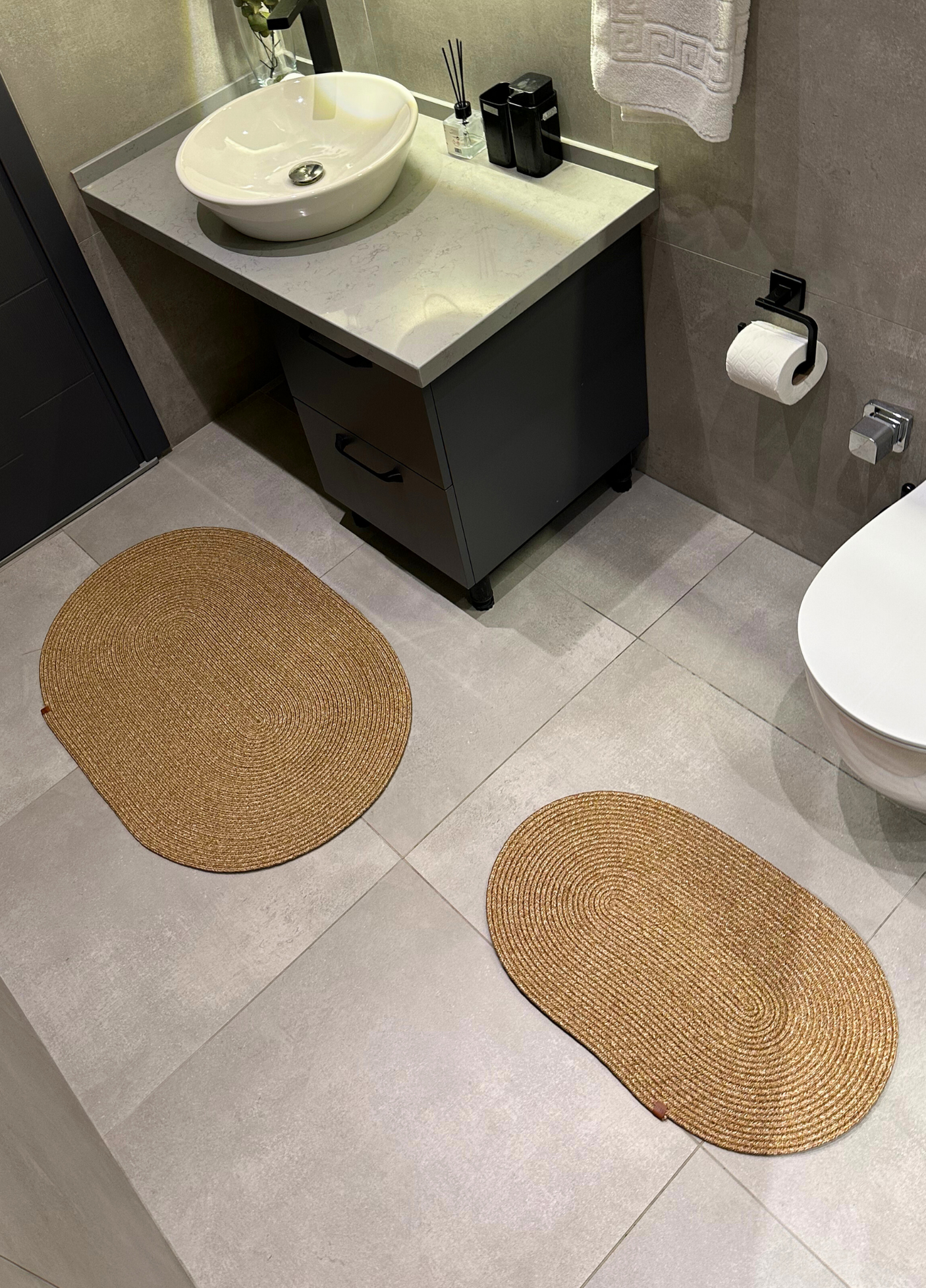 2-Piece Oval Bathroom Mat Set